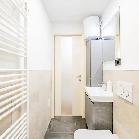 아파트 Retrovi 23