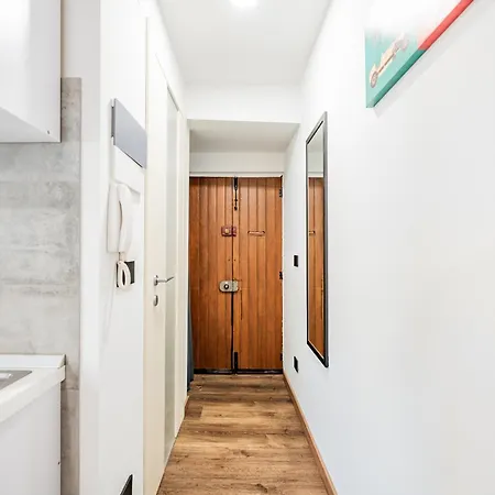 아파트 Retrovi 23 *